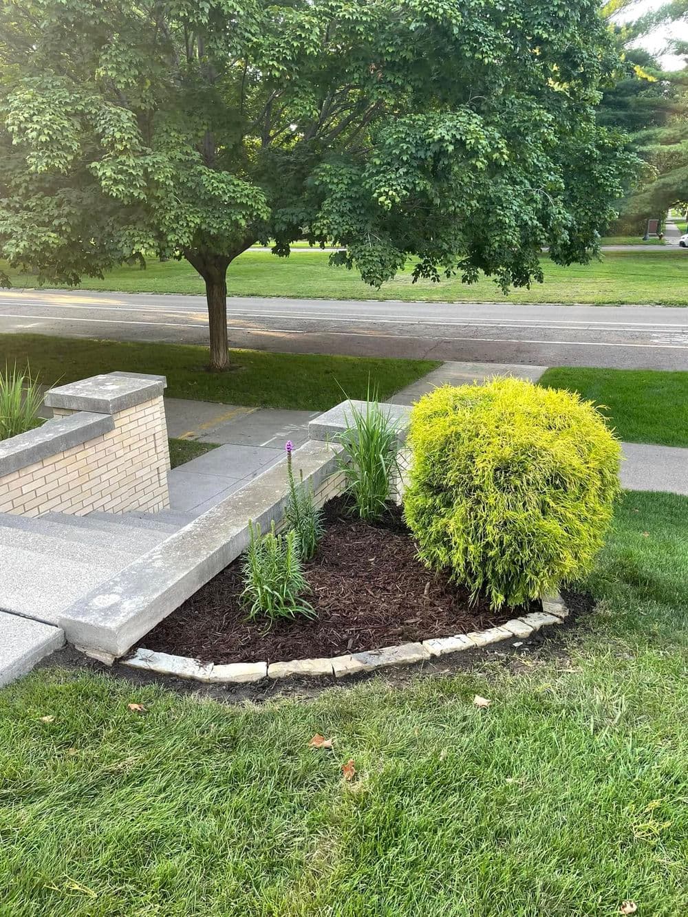 Gallery photos for Beautiful Summit Avenue Home Landscape Renovation in St. Paul: Image #2